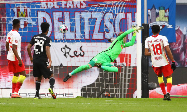 Bundesliga: Η Μπάγερν «καθάρισε» τη Λειψία και βλέπει το ένατο σερί πρωτάθλημα! (video+photos)