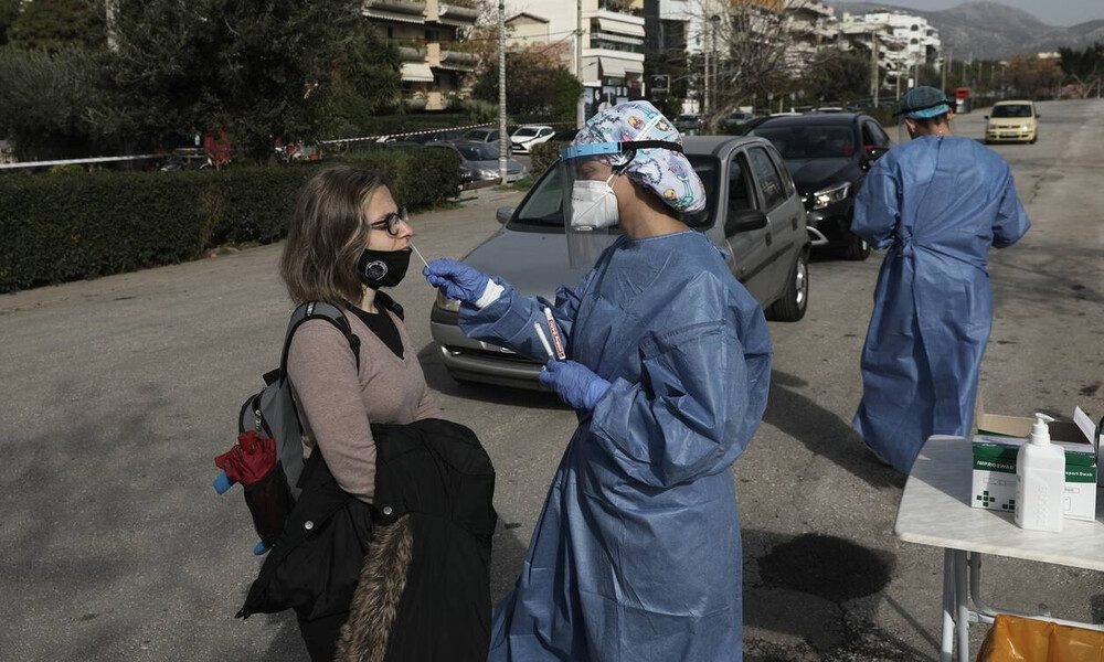 Κρούσματα σήμερα: Ολοταχώς για 5.000 - Σπάει κάθε προηγούμενο ρεκόρ - «Πνίγονται» τα νοσοκομεία