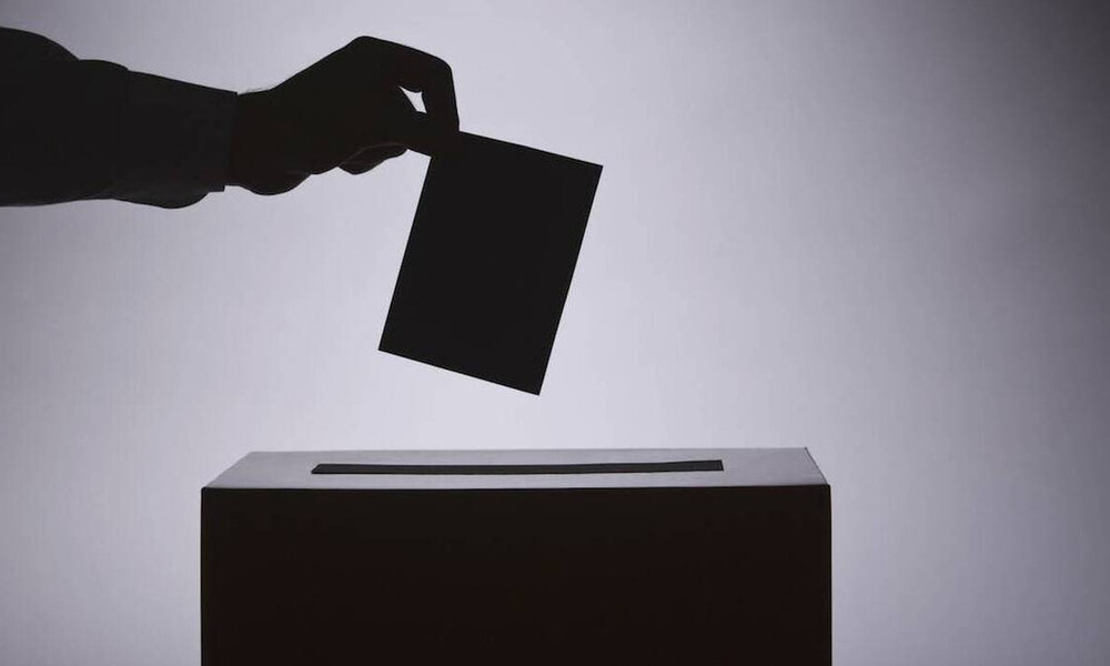 Ψήφος αποδήμων: «Όχι» από την αντιπολίτευση στην αλλαγή του εκλογικού νόμου
