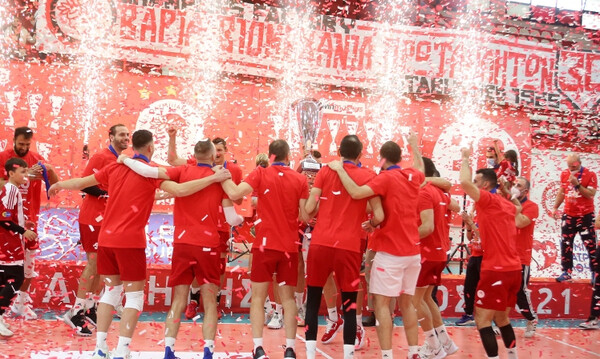 Volley League: Έτσι το σήκωσε ο Ολυμπιακός - H απονομή του πρωταθλήματος (photos+video)