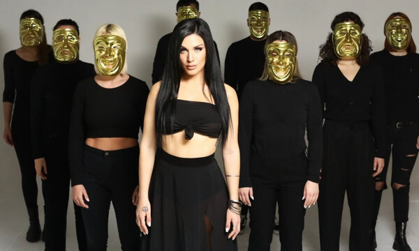 «Μάνα»: Το νέο τραγούδι-πρόταση της Ιουλίας Καλλιμάνη