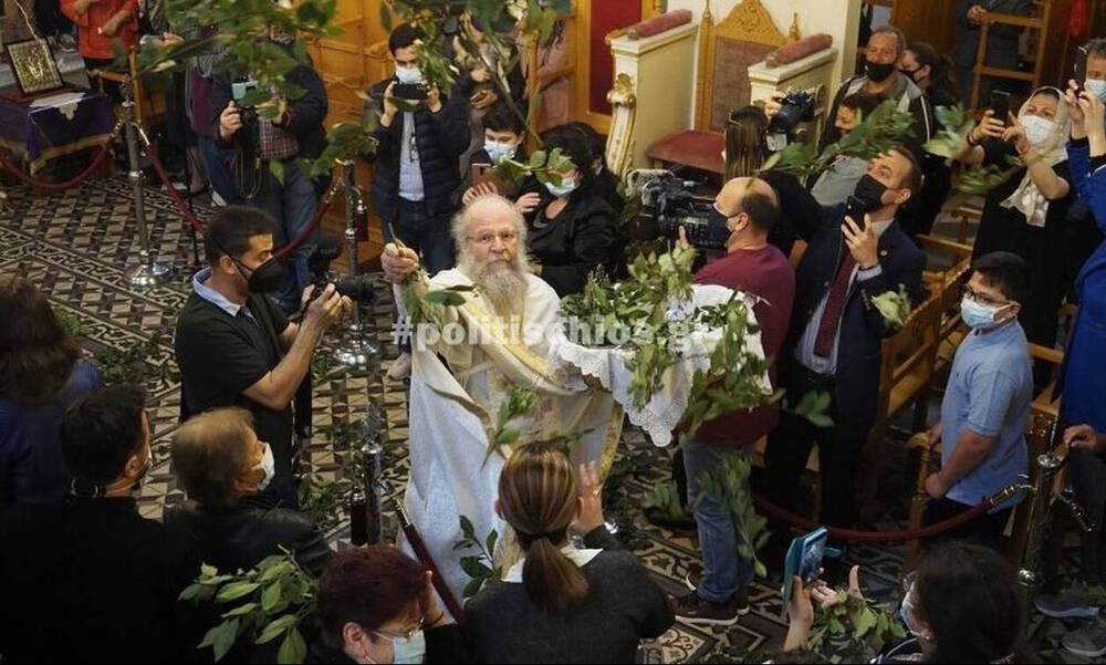 Χίος: Ο «ιπτάμενος ιερέας» έκανε την πρώτη Ανάσταση (videos)