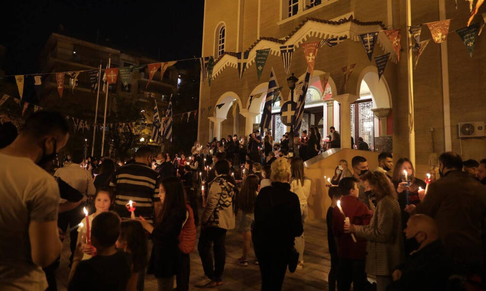 Ανάσταση στις εκκλησίες σε όλη την Ελλάδα - Με αυστηρά μέτρα προστασίας το «Χριστός Ανέστη»