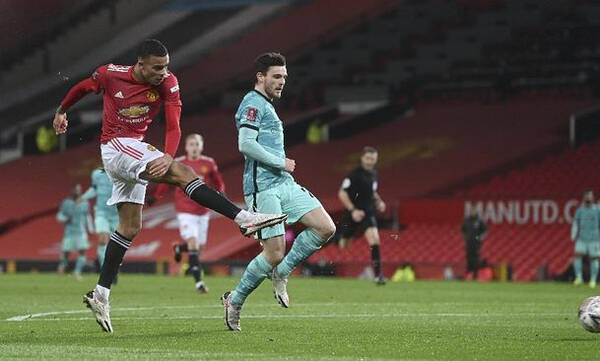 Ντέρμπι στο Old Trafford, τελικός Κυπέλλου στο Βερολίνο