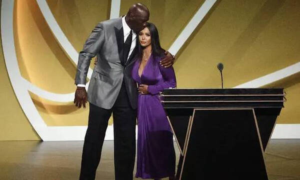 NBA: Ράγισαν καρδιές στην είσοδο του Κόμπι στο Hall Of Fame (photos+video)
