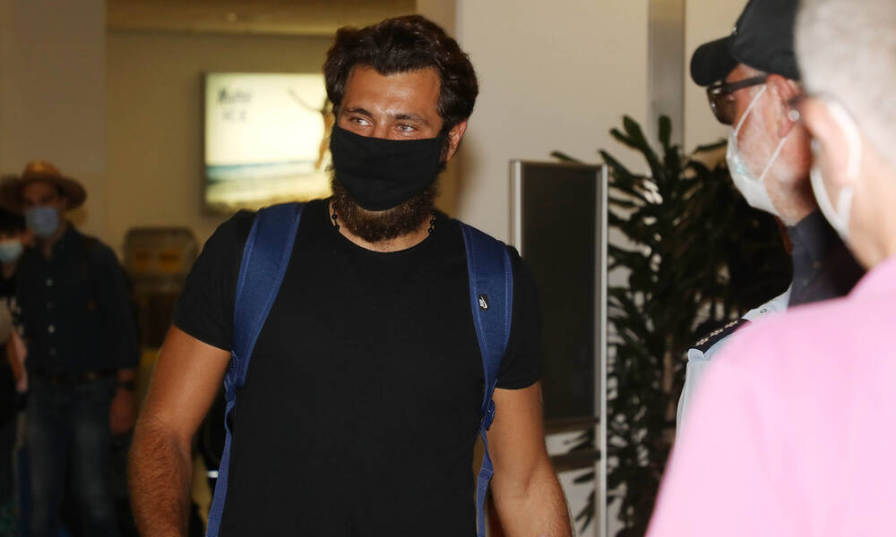 Survivor: Φρενίτιδα στο αεροδρόμιο με την άφιξη του Μπάρτζη! Τα πανό και το ταψί με τη... μπιφτέκα!