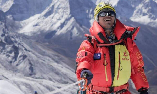 Με θέληση όλα γίνονται! Στην κορυφή του Έβερεστ ο πρώτος Κινέζος τυφλός ορειβάτης (photos)