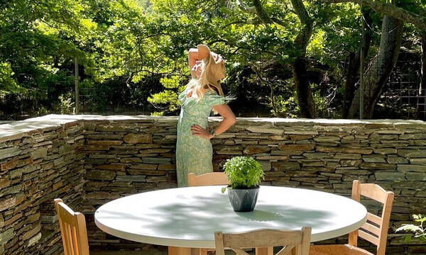 Ελένη Μενεγάκη: Υποκλινόμαστε στις νέες απίθανες φώτο της - Έτσι καλωσόρισε το καλοκαίρι!