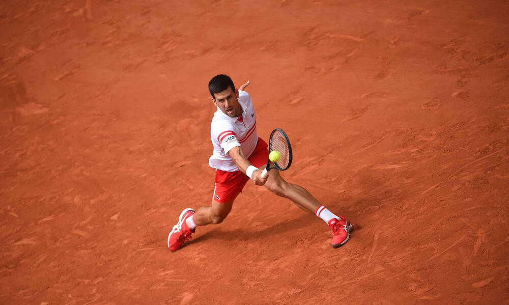 Roland Garros: Ο Τζόκοβιτς έχασε δύο σετ και μετά πήρε... ένα game! - Επική ανατροπή (video)