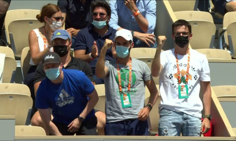 Σάκκαρη - Roland Garros: Οι πανηγυρισμοί Κ. Μητσοτάκη για το 1-0 με Σβιάτεκ (photos+video)