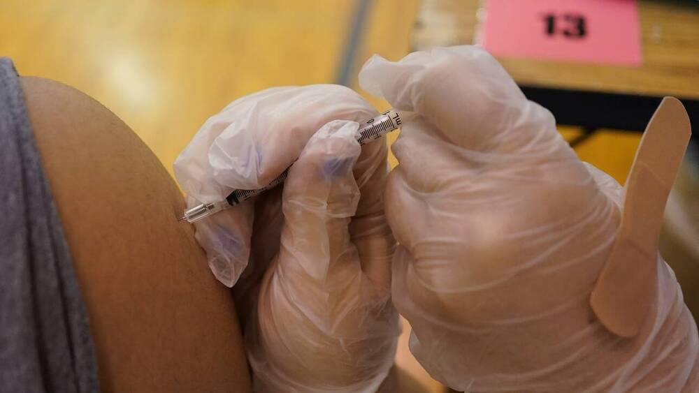 Υποχρεωτικοί εμβολιασμοί: Το σενάριο για δυο φάσεις και τα μέτωπα που κλείνει το Μαξίμου