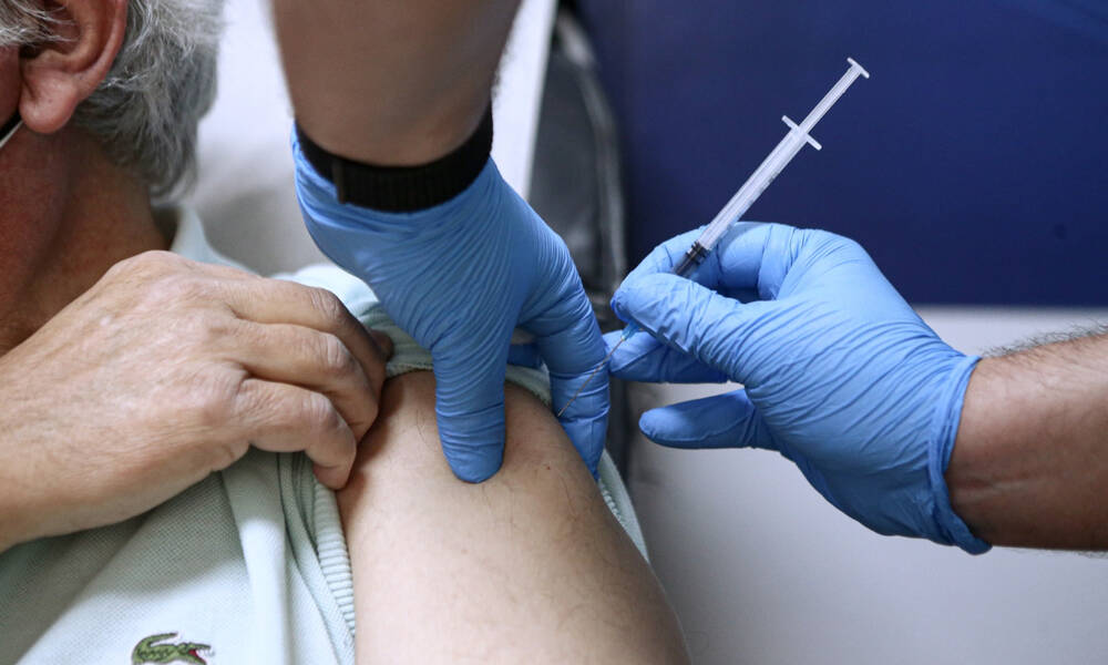 Εμβόλιο Astrazeneca: Περίπου 500.000 έχουν κάνει την πρώτη δόση – Τι αλλάζει μετά τη νέα σύσταση