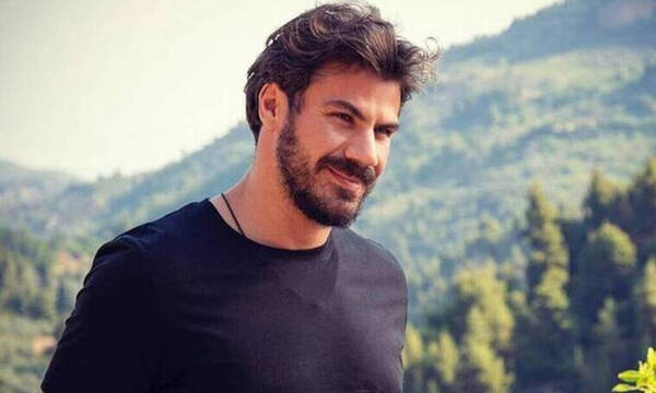 Άκης Πετρετζίκης: Δημοσίευσε την πρώτη φώτο της συντρόφου του με φουσκωμένη κοιλίτσα!