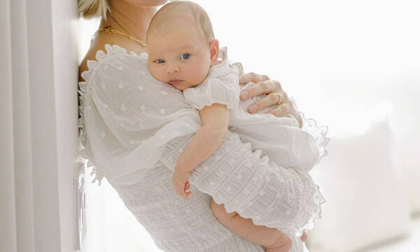 Γέννησε το τρίτο της παιδί και μιλάει για την εμπειρία του τοκετού στο σπίτι!