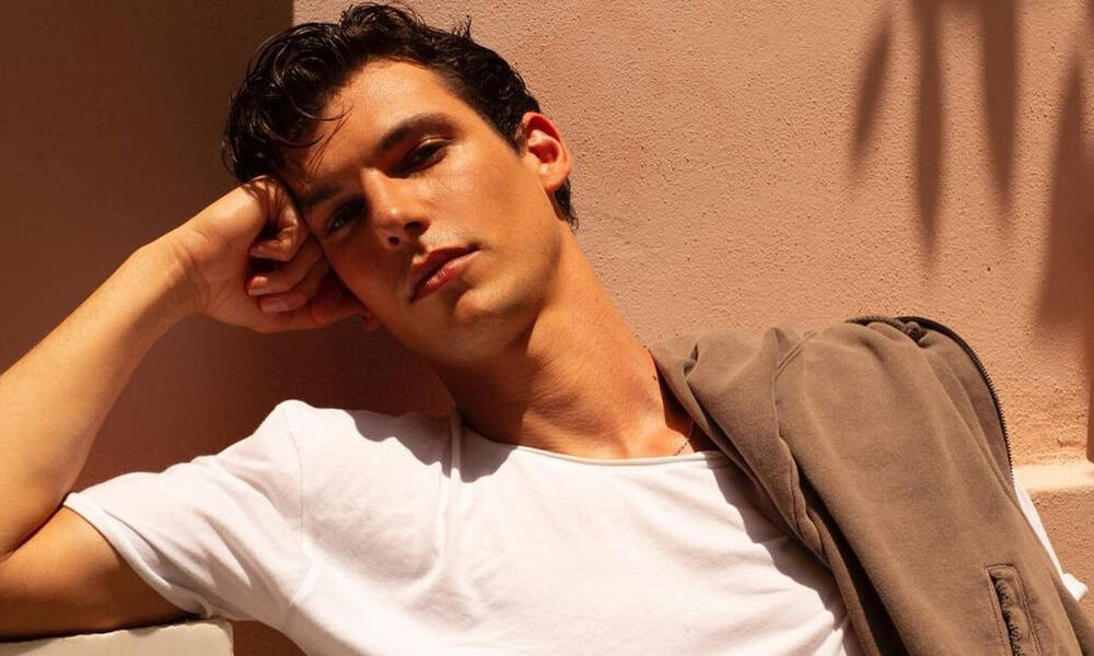 Απίστευτο περιστατικό για τον Βασίλη Μίχα: «Με δάγκωσε ένας Κινέζος ταξιτζής και μας έβαλαν μέσα»