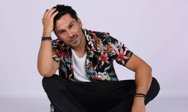 Θανάσης Βασιλάκος: Κυκλοφόρησε το νέο του τραγούδι «Από Βοτανικό Κολωνάκι»