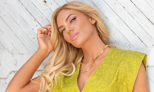 Η Ιωάννα Μαλέσκου ποζάρει με μαγιό και "γκρεμίζει" το instagram!