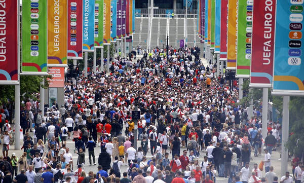 Euro 2020: Συναγερμός στο «Γουέμπλεϊ» - Οπαδοί έκαναν ντου στο γήπεδο χωρίς εισιτήρια