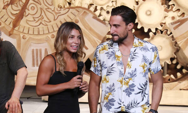 Γενέθλια για την Μαριαλένα Ρουμελιώτη- Η έκπληξη του Σάκη στη μέση της Εθνικής Οδού και η ανακοίνωση