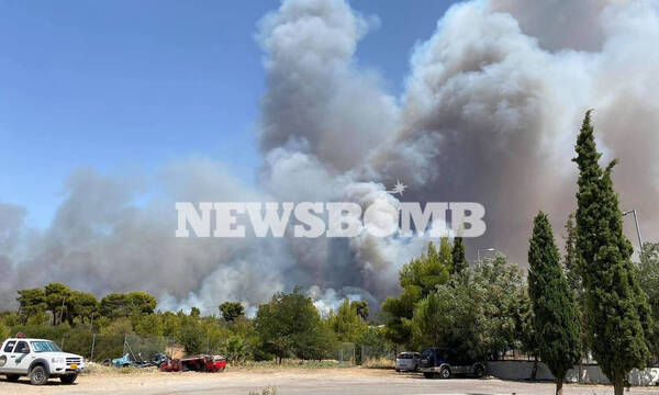 Φωτιά στη Βαρυμπόμπη: Ενδέχεται να κλείσει η Εθνική Οδός