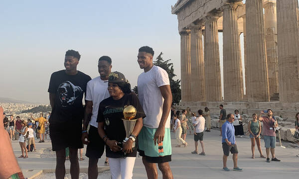 NBA: Στην Ακρόπολη με το τρόπαιο οι Αντετοκούνμπο! (photos)