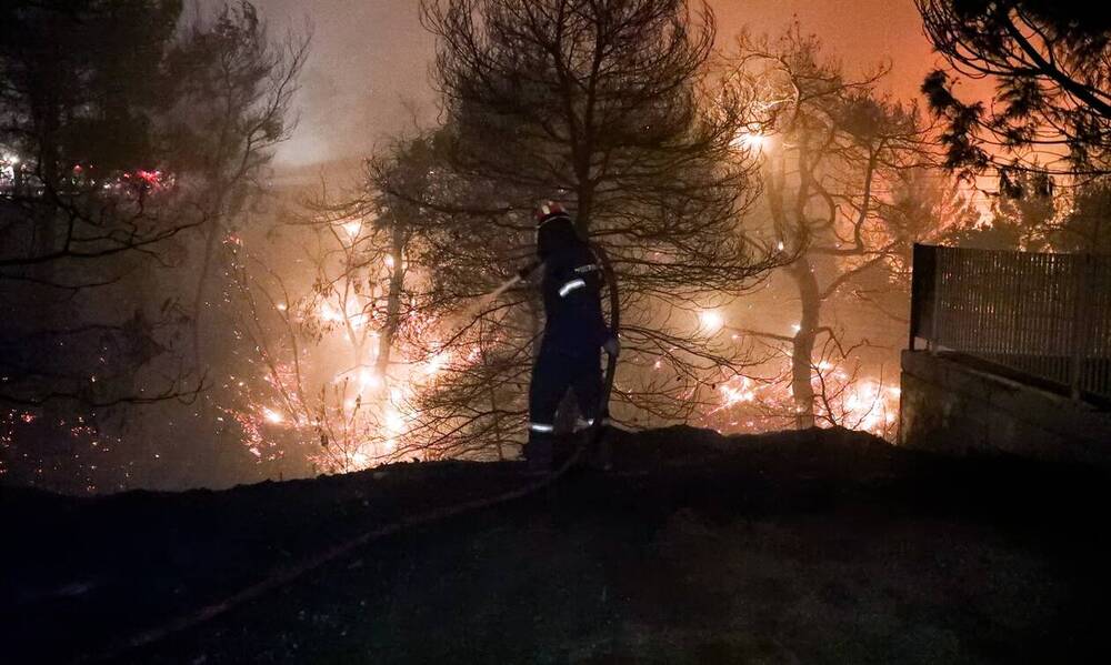 Φωτιά: Δραματικό βράδυ - Εκκενώνονται Άγιος Στέφανος, Πολυδένδρι, Καπανδρίτι