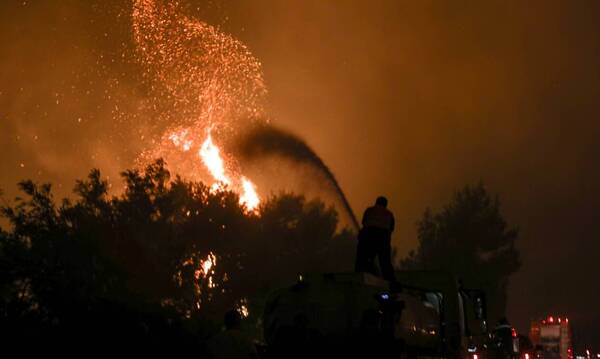 LIVE BLOG: Η Ελλάδα στις φλόγες - Λεπτό προς λεπτό όλες οι εξελίξεις για τις φωτιές