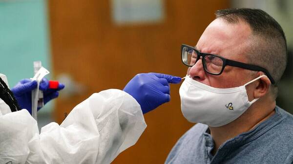 ΗΠΑ: Ρεκόρ εξαμήνου στα κρούσματα - Στο «κόκκινο» οι πολιτείες με χαμηλά ποσοστά εμβολιασμού