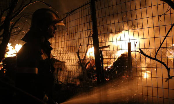 Φωτιά στην Αττική: Συγκινεί ο πατέρας του εθελοντή πυροσβέστη στη ΜΕΘ - Κάηκε για να σώσει το δάσος
