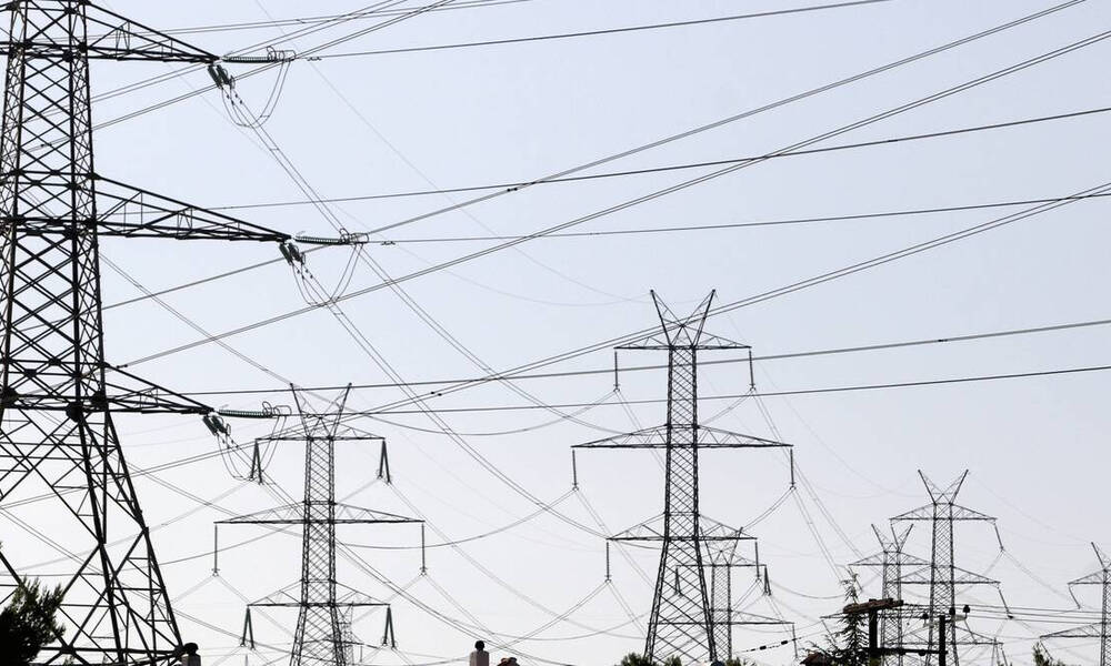 ΔΕΔΔΗΕ: Ποιες περιοχές είναι χωρίς ρεύμα - Μάχη για την αποκατάσταση των ζημιών