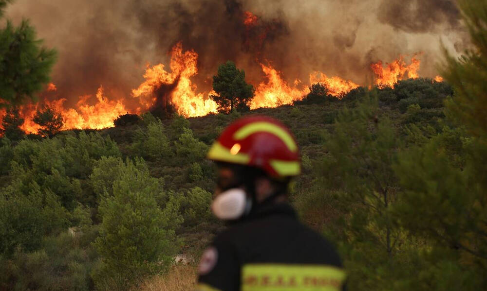 Φωτιά: Νέα πύρινα μέτωπα σε Αττική και Εύβοια