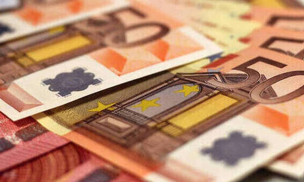 Κατώτατος μισθός: Πότε και πόση αύξηση θα πάρουν οι εργαζόμενοι - Τι ισχύει για τις τριετίες