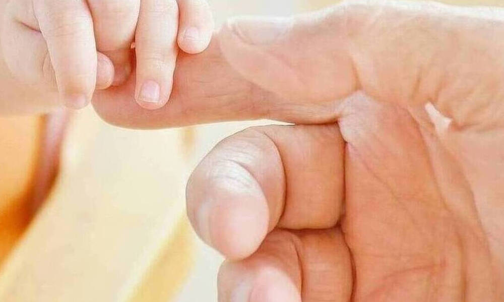 ΟΠΕΚΑ - Επίδομα παιδιού Α21: Ανατροπή στους δικαιούχους - Ποιοι το χάνουν και ποιοι θα δουν αυξήσεις