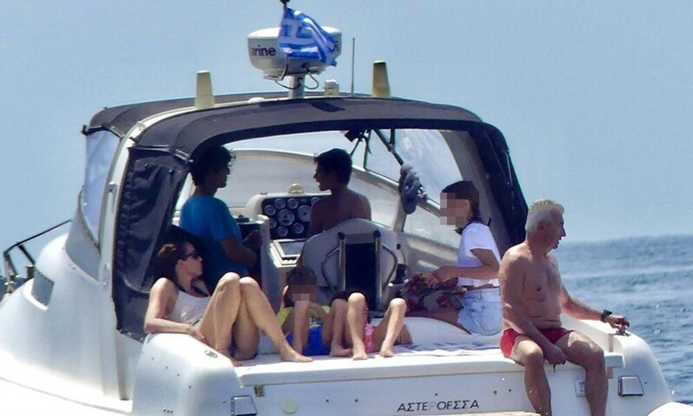 Ζυγούλη – Ρουβάς: Σκαφάτες διακοπές με τα τέσσερα παιδιά τους - Θα ξετρελαθείς με τις φώτο!