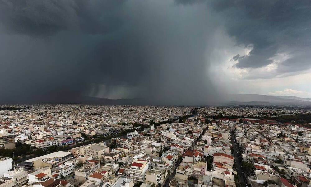 Καιρός: Πτώση της θερμοκρασίας την Πέμπτη, με τοπικές βροχές και καταιγίδες