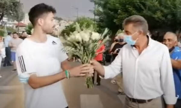 Μίλτος Τεντόγλου: Αποθεωτική υποδοχή στα Γρεβενά - Παρέλαβε το κλειδί της πόλης 