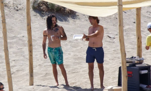 Άγγελος Λάτσιος - Ματέο Παντζόπουλος: Οι νέες φώτο τους από την παραλία στα Άχλα είναι μοναδικές