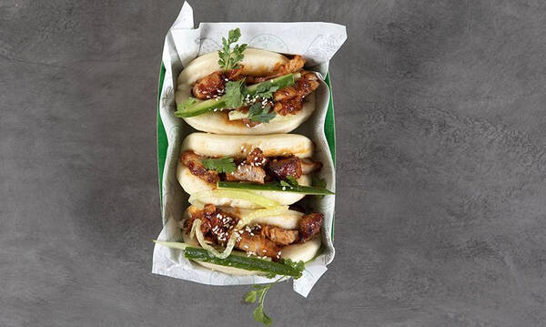 Άκης Πετρετζίκης: Bao buns με καραμελωμένη πανσέτα