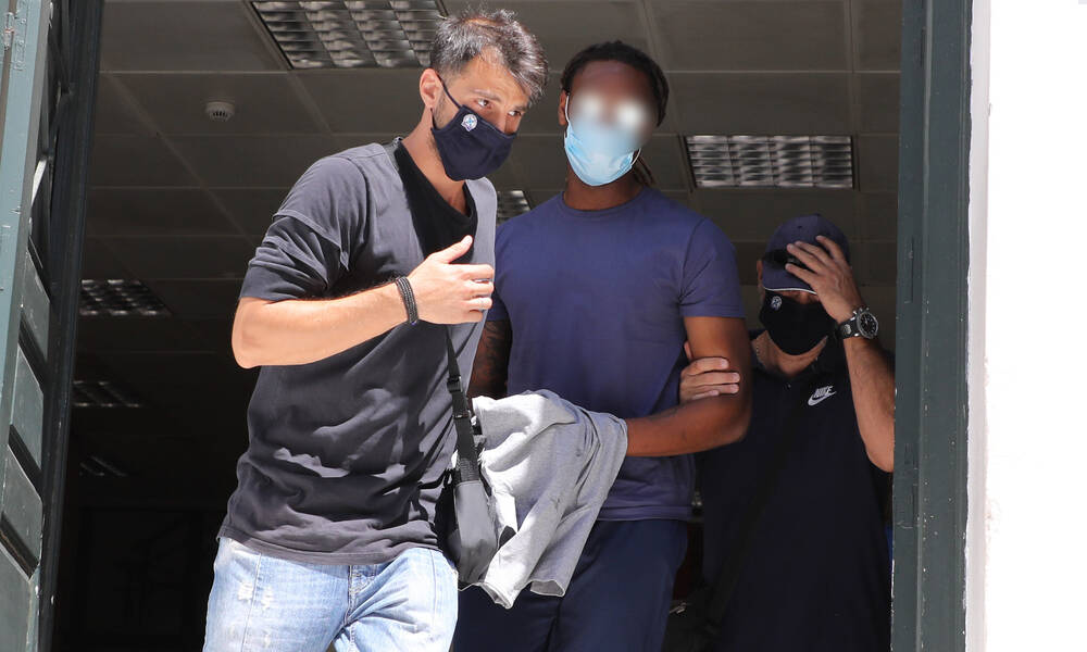 Ρούμπεν Σεμέδο: Με χειροπέδες στον Εισαγγελέα - Του ασκήθηκε δίωξη για ομαδικό βιασμό