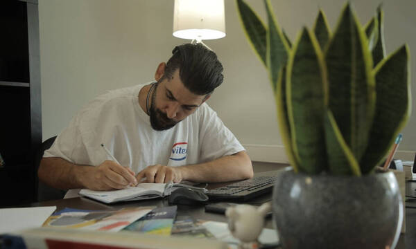 Γιατί το καθιστικό σου δεν πρέπει απλώς να σε χαλαρώνει, αλλά να σε εμπνέει και να σε εκφράζει!