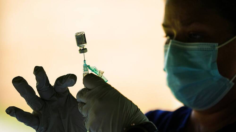 Μελέτη ΕΚΠΑ: Για πόσους μήνες παραμένουν τα αντισώματα κορονοϊού μετά τον εμβολιασμό με Pfizer