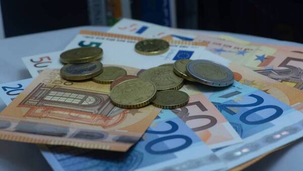 Ακατάσχετοι οι λογαριασμοί του Δημοσίου στις τράπεζες