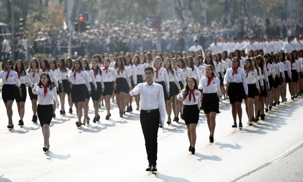 Παρέλαση 28ης Οκτωβρίου: Θα γίνει κανονικά λέει ο Βορίδης – Κυρίαρχο μέτρο η σύσταση για μάσκα