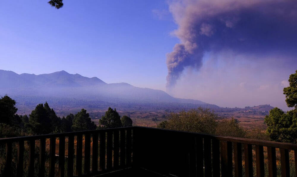 Λα Πάλμα: Εκτός λειτουργίας το αεροδρόμιο λόγω στάχτης από την έκρηξη ηφαιστείου