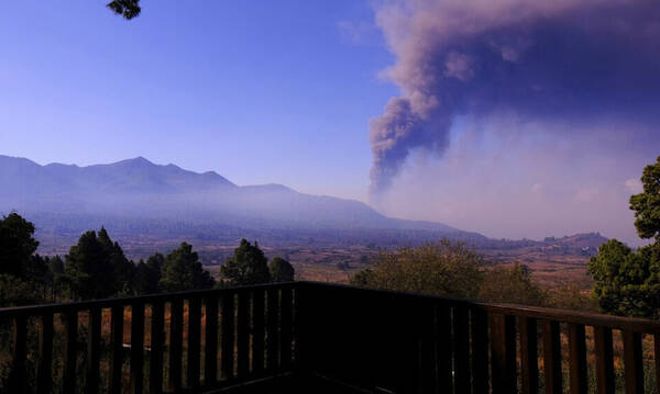 Λα Πάλμα: Εκτός λειτουργίας το αεροδρόμιο λόγω στάχτης από την έκρηξη ηφαιστείου