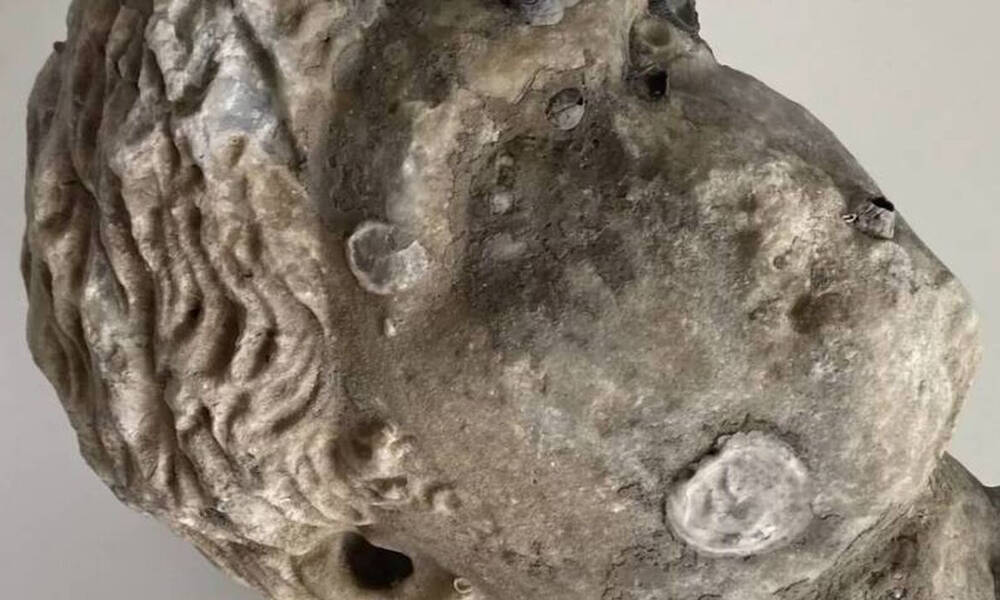 Ρωμαϊκή κεφαλή από πεντελικό μάρμαρο ανασύρθηκε από τη θάλασσα της Πρέβεζας