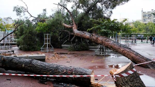 Υποχωρεί η κακοκαιρία «Μπάλλος»: Πιο ήπια τα φαινόμενα την Κυριακή - Επιμένουν οι βροχές
