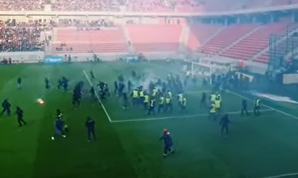 Σπαρτάκ Τρνάβα-Σλόβαν: Επεισόδια και διακοπή στο ντέρμπι - Μπούκαραν οπαδοί στο γήπεδο (video) 