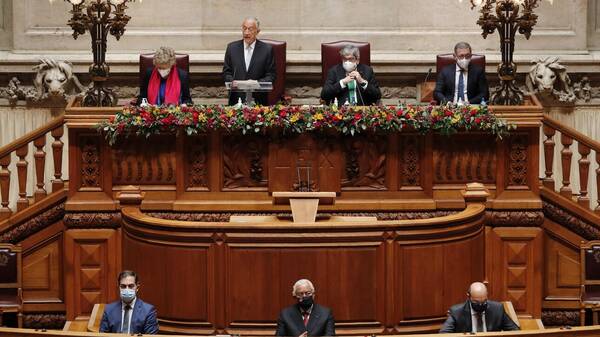 Η Πορτογαλία πληρώνει την απλή αναλογική, στα όρια της κατάρρευσης η κυβέρνηση