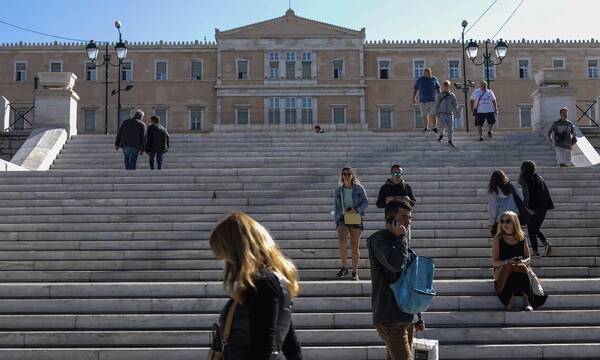 Κρούσματα σήμερα: Στα ύψη ξανά με 6.150 νέα - 49 θάνατοι και 431 διασωληνωμένοι